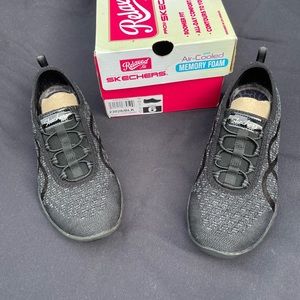 Sketchers Fortune Knit Size 6 black